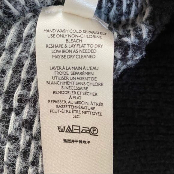 Free People Love Notes Black and White Star Printed Sweater Size Small N… - Picture 9 of 10